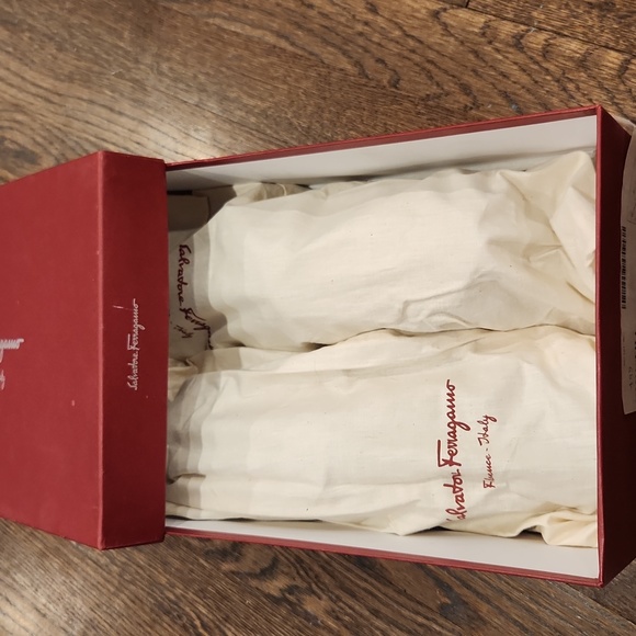 Ferragamo Suede Green Gold logo Loafers - Picture 6 of 6